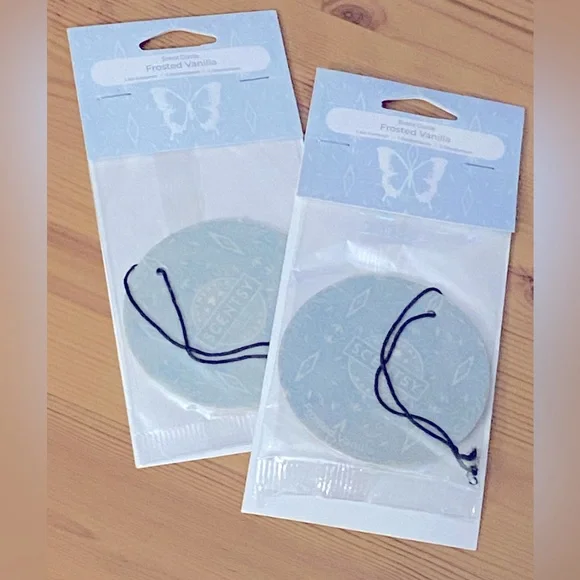 Scentsy scent circle air fresheners x2 Frosted vanilla scent - Picture 1 of 1